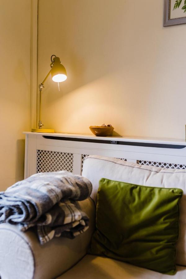 May Tree Cottage Manorbier 5 Mins From The Beach Sleeps 4 Bagian luar foto