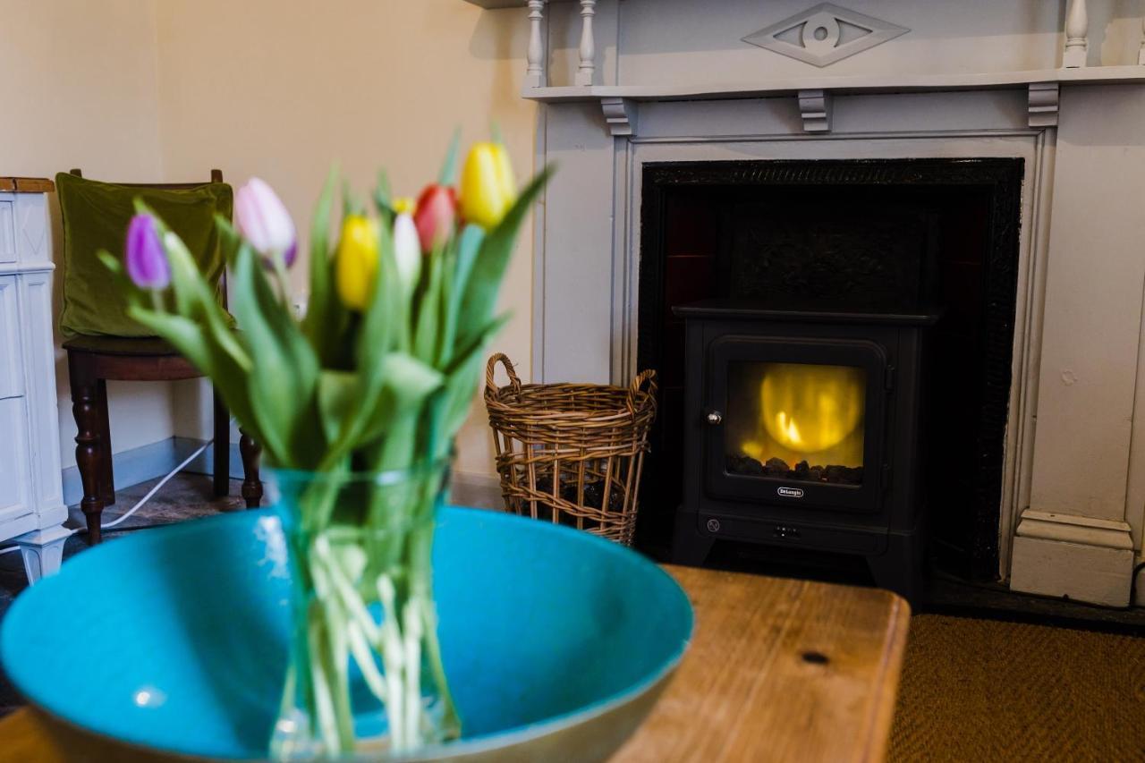 May Tree Cottage Manorbier 5 Mins From The Beach Sleeps 4 Bagian luar foto