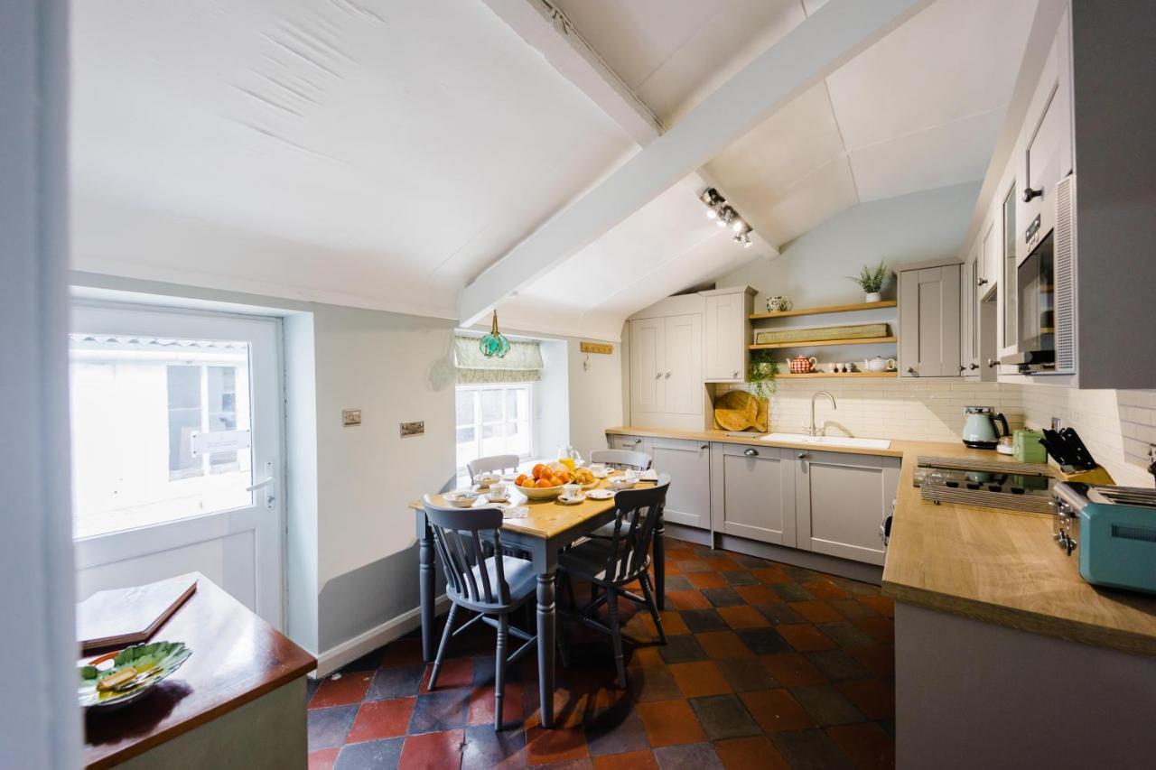 May Tree Cottage Manorbier 5 Mins From The Beach Sleeps 4 Bagian luar foto